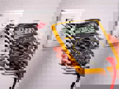 Voltage testing at outlet to diagnose flickering lights in Mountain View home"