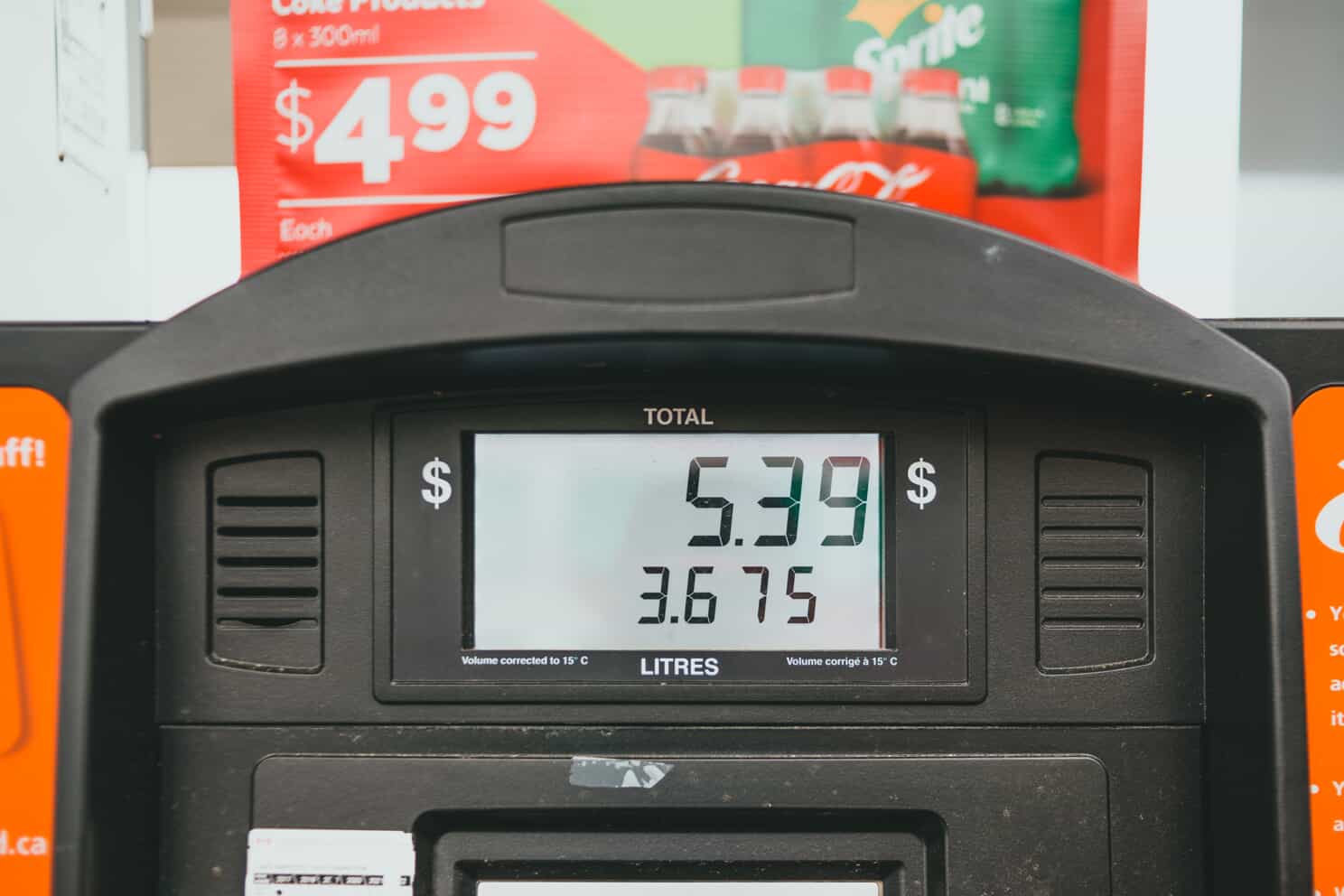  display screen of a gasoline pump