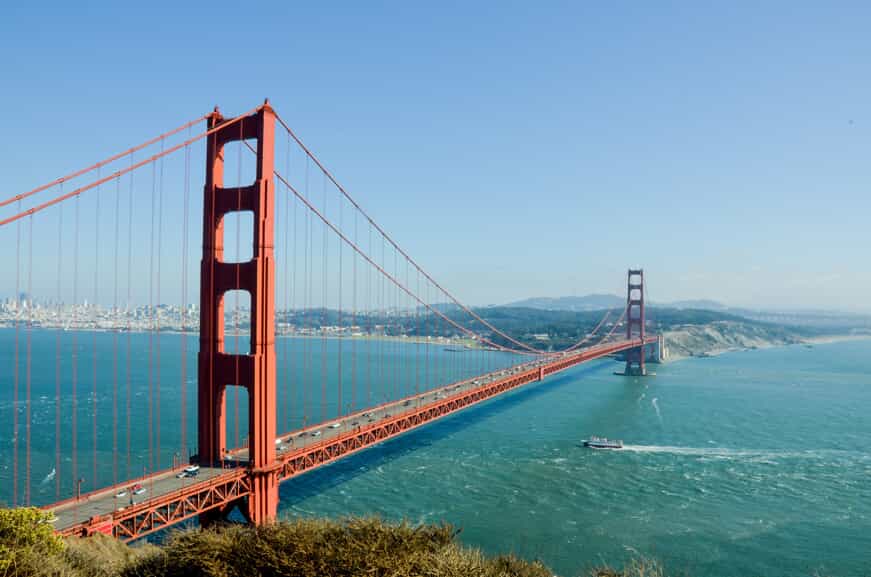 the golden gate bridge in California on a sunny day